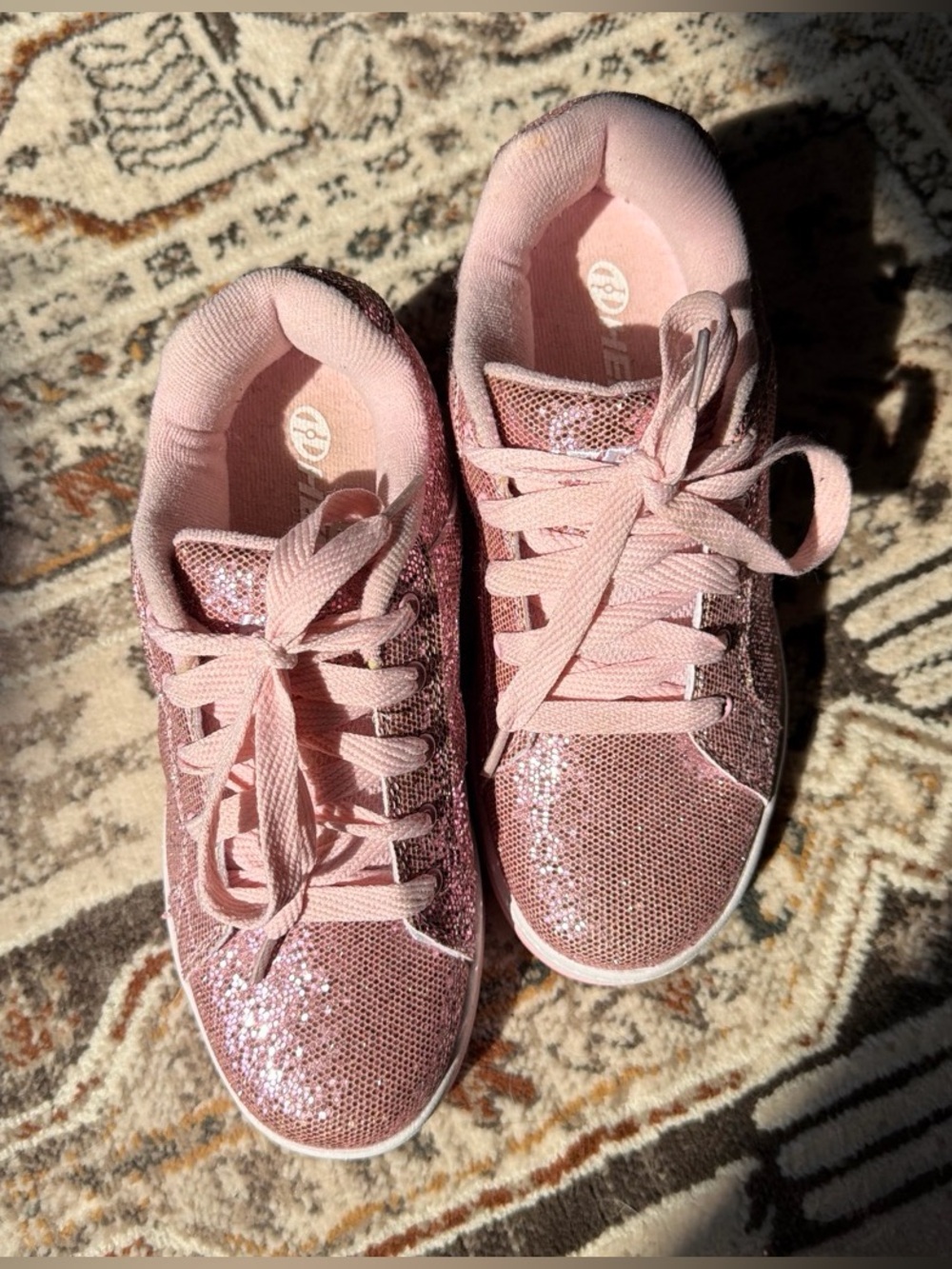 Title
Heelys Pink Glitter Rose Gold Roller Shoes Sneakers Size Youth 4 EU 34